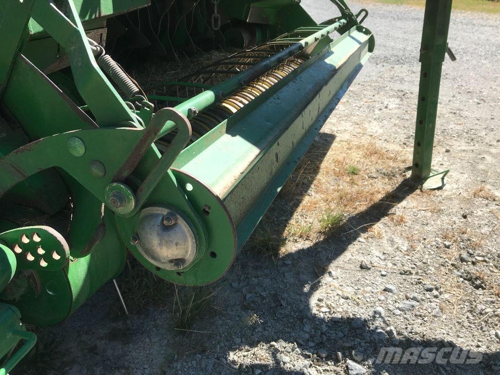 John Deere 864 PREMIUM Ronde-balenpersen