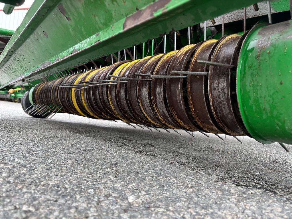 John Deere 864 PREMIUM Ronde-balenpersen