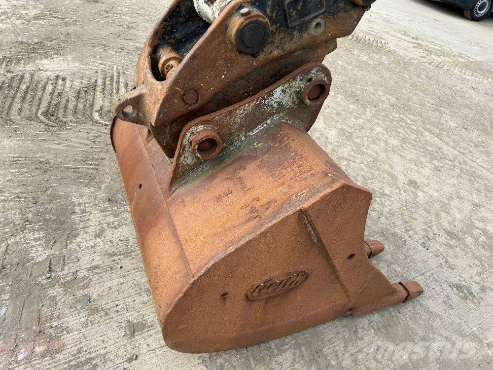 Takeuchi TB 2150 R 대형 굴삭기 29톤 이상