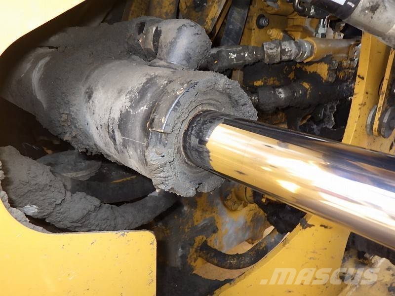 CAT 966M 輪胎式裝載機