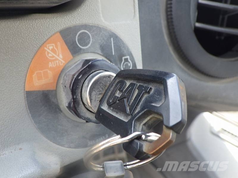 CAT 966M 輪胎式裝載機