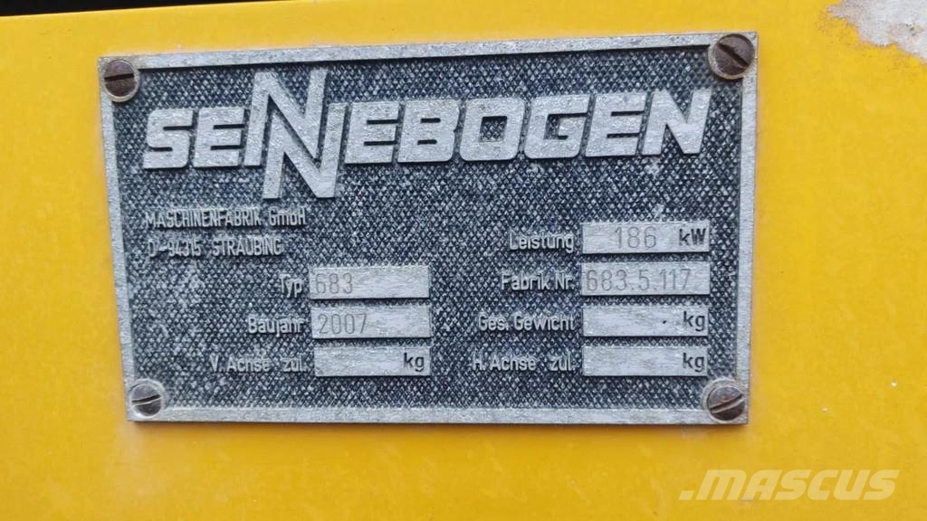 Sennebogen 683R Kāpurķēžu ceļamkrāni
