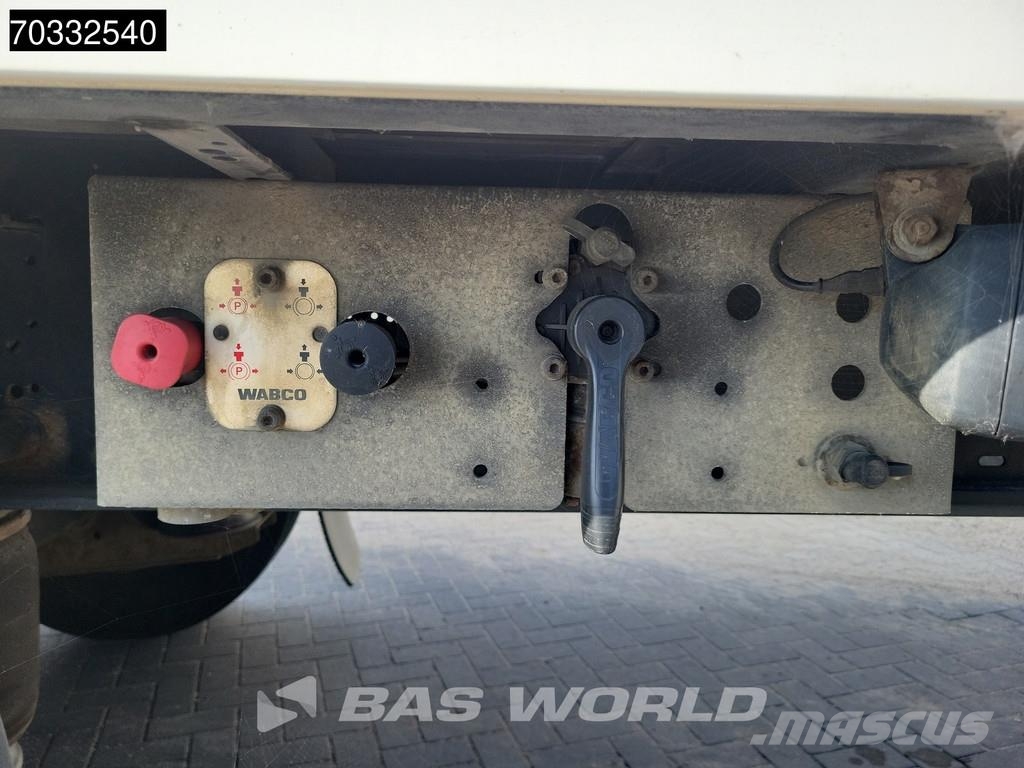 SYSTEM TRAILERS TFSSL27 Ply 3 axles SAF Kofferauflieger