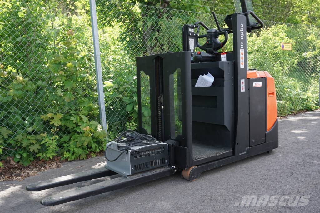 Toyota OSE100 Medium lift order picker