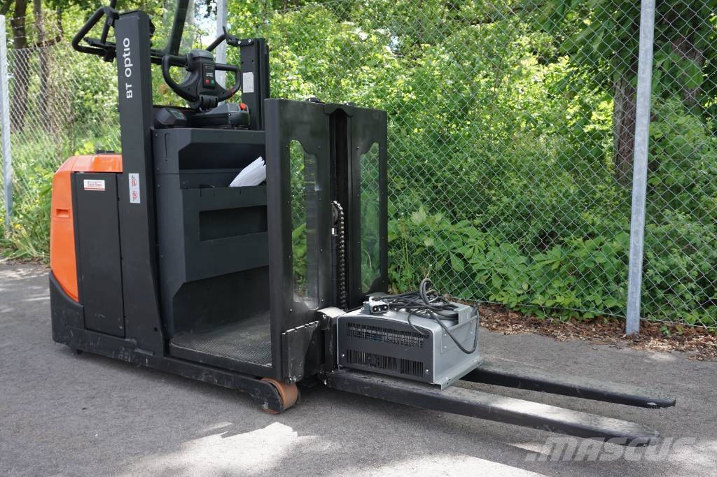 Toyota OSE100 Medium lift order picker