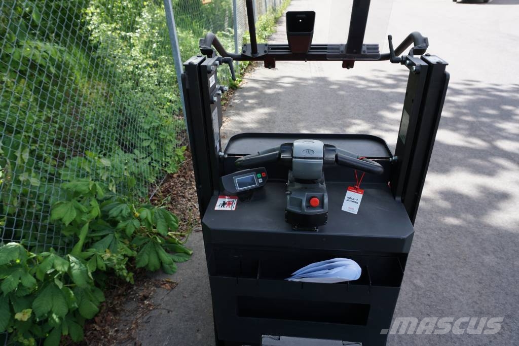 Toyota OSE100 Medium lift order picker