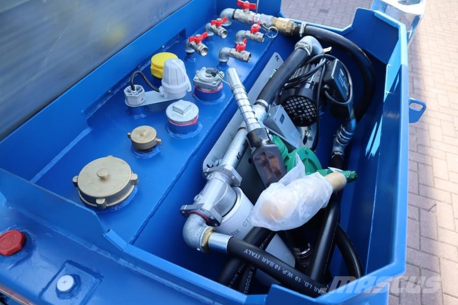  TAB 950 Compact 950 Liter Fuel Box صهاريج الوقود والصهاريج الإضافية