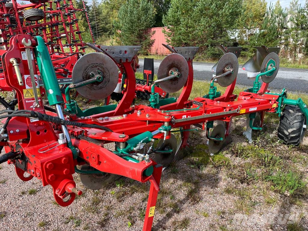 Kverneland ES-200-4 siip. -28 siipi Váltvaforgató ekék