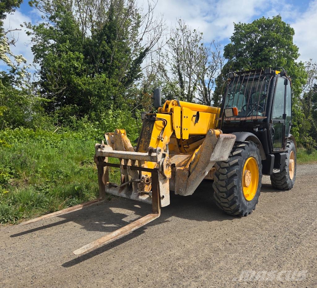 JCB 535-125 مناولات متداخلة