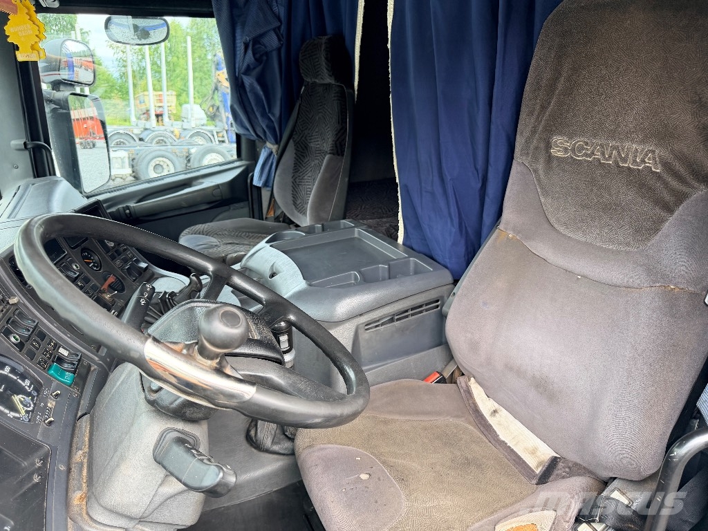 Scania P124 6x2 metsä/koneenkuljetus auto Camiones de transporte de maquinaria forestal