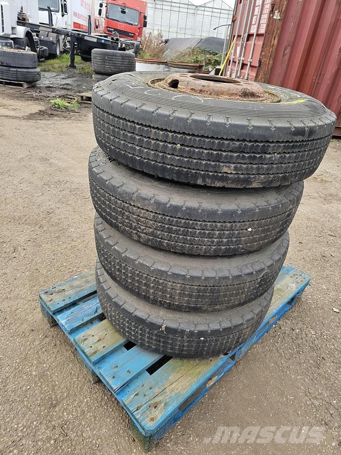 Pirelli FR 12 825/R 15 - LOWLOADER TIRES Llantas