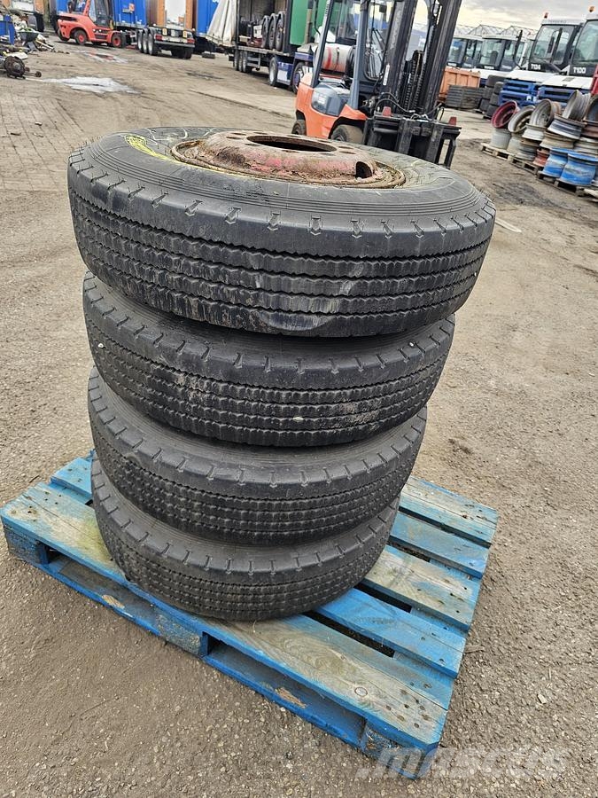 Pirelli FR 12 825/R 15 - LOWLOADER TIRES Llantas