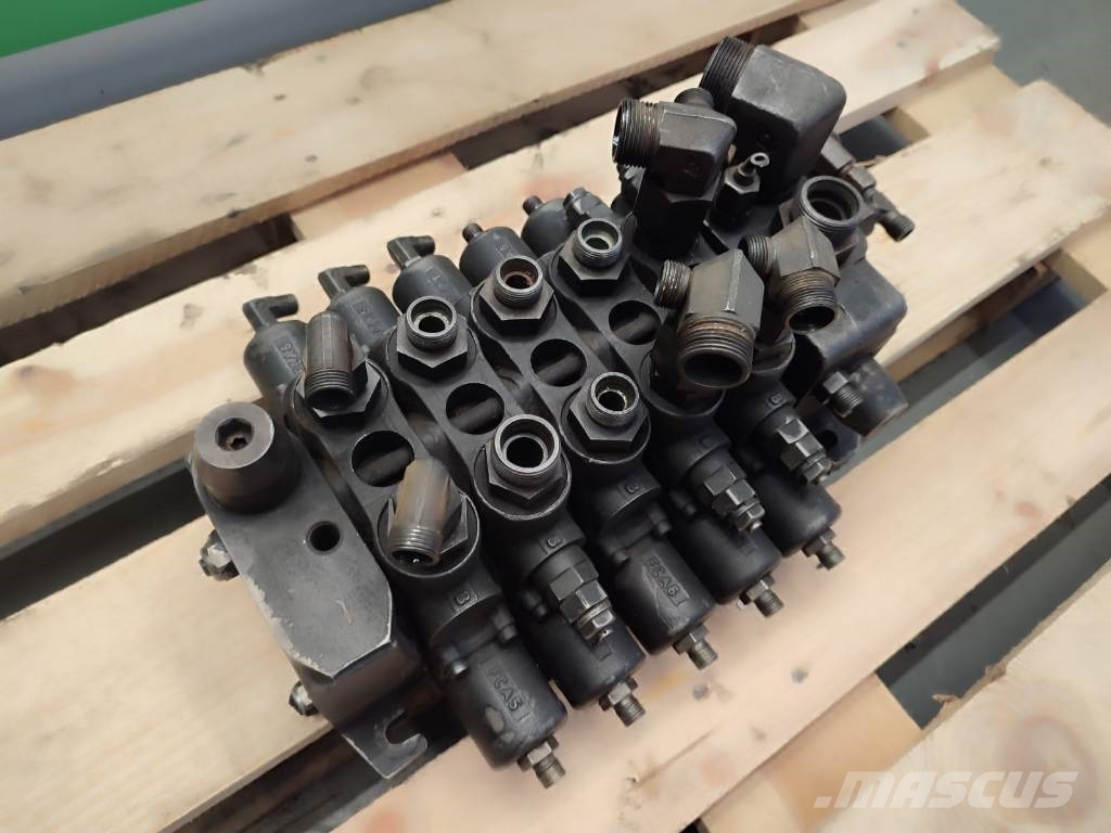 JCB Hydraulic distributor 26015700 JCB 3CX Hydrauliikka