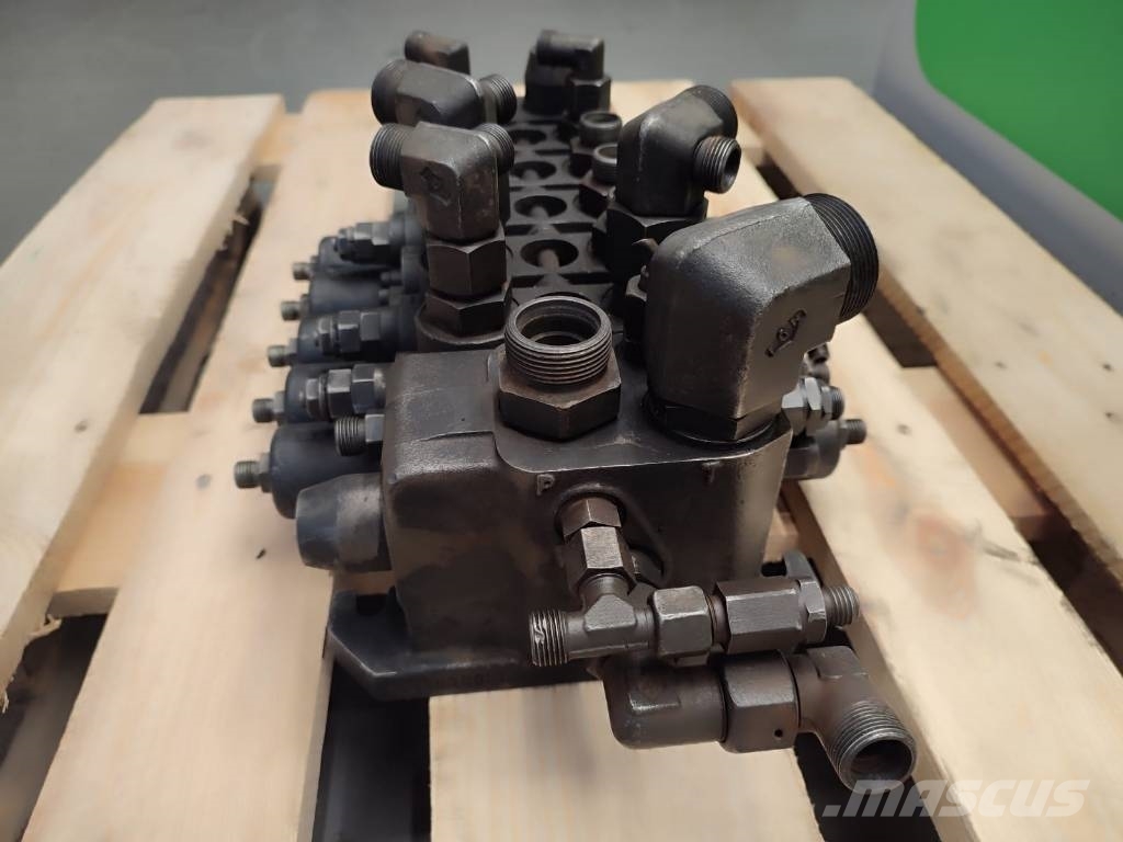 JCB Hydraulic distributor 26015700 JCB 3CX Hydrauliikka