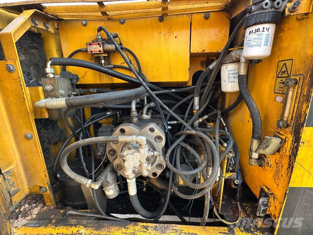 JCB JS 200 LC Rupsgraafmachines