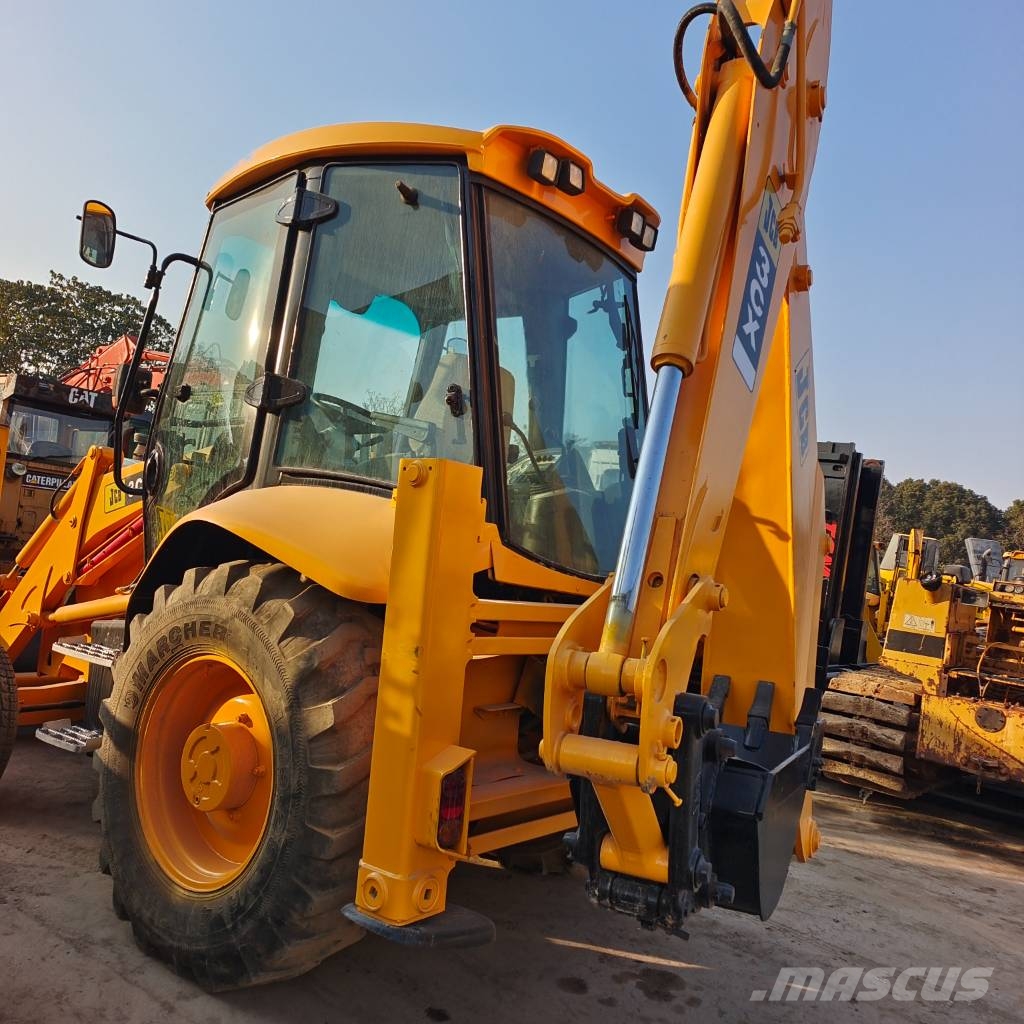 JCB 3cx with Powerful Engine in Stock Retrocargadoras