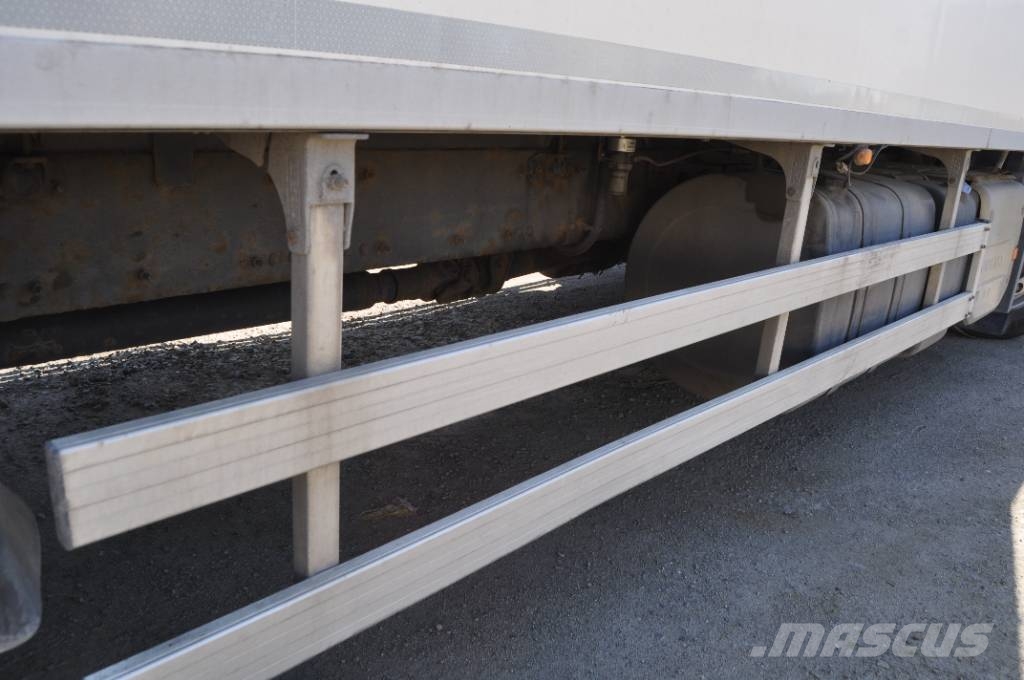 Volvo FM420   6X2 شاحنات بدرجة حرارة قابلة للضبط