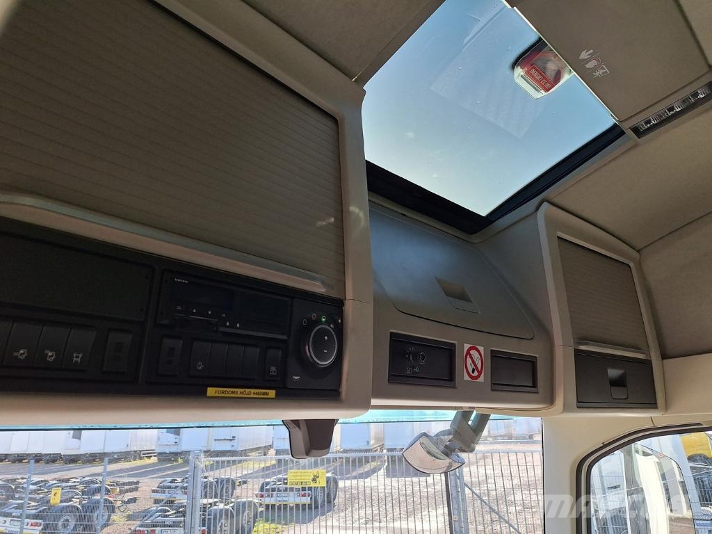 Volvo Vehicle Rigid 6x2-2 box full side opening Sanduk kamioni