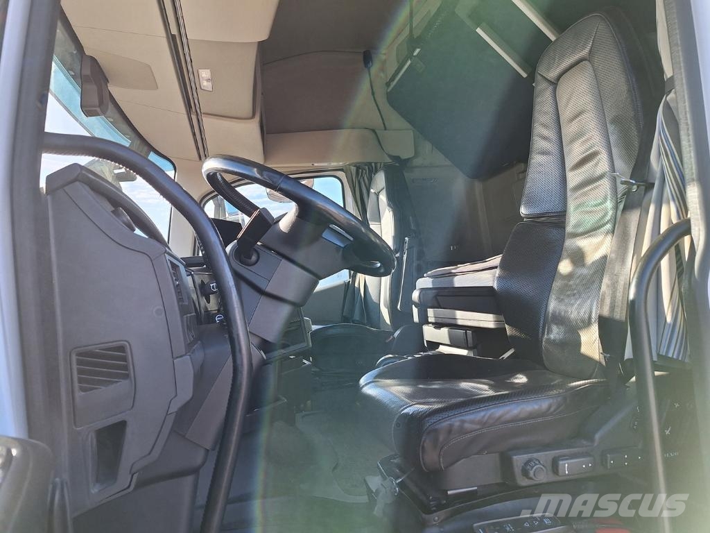 Volvo Vehicle Rigid 6x2-2 box full side opening Sanduk kamioni