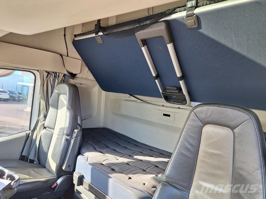 Volvo Vehicle Rigid 6x2-2 box full side opening Sanduk kamioni