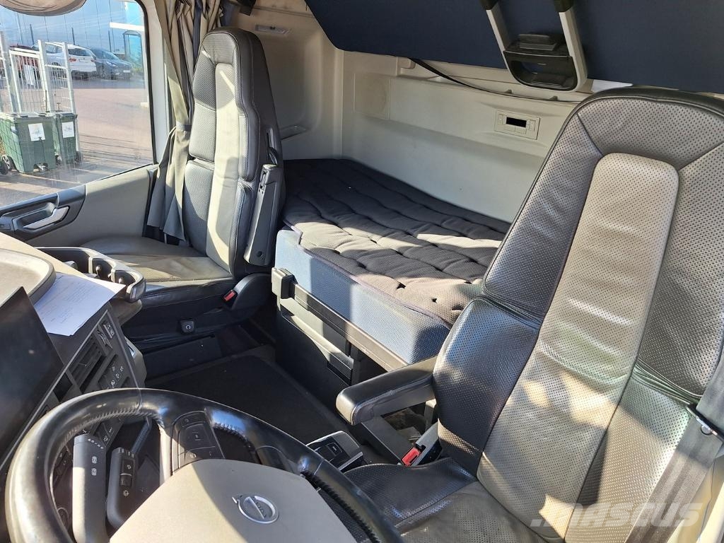 Volvo Vehicle Rigid 6x2-2 box full side opening Sanduk kamioni