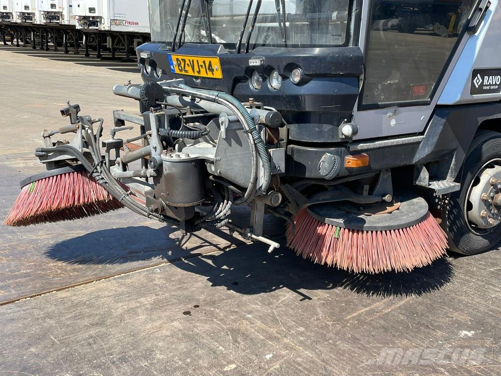 Ravo 560 sweeper 3th brush / vacuumtruck (BZ-VJ-14 شاحنات كاسحة