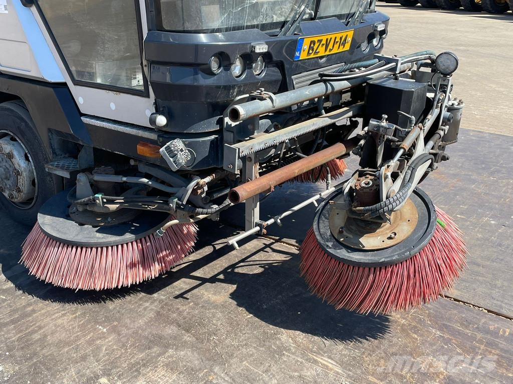 Ravo 560 sweeper 3th brush / vacuumtruck (BZ-VJ-14 شاحنات كاسحة