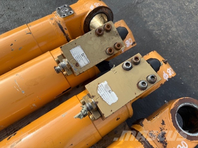 CASE WX 165 USED HYDRAULIC CYLINDER COMPLET هيدروليات