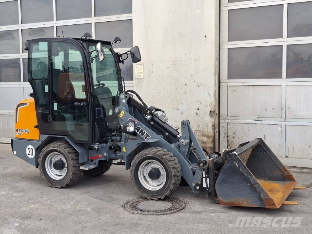 GiANT G 2300 X-tra HD Skid steer mini nakladalci
