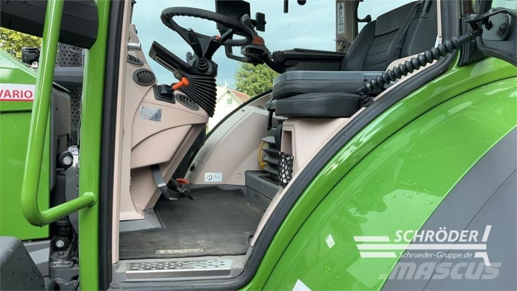 Fendt 728 VARIO GEN7 PROFI PLUS Traktoren