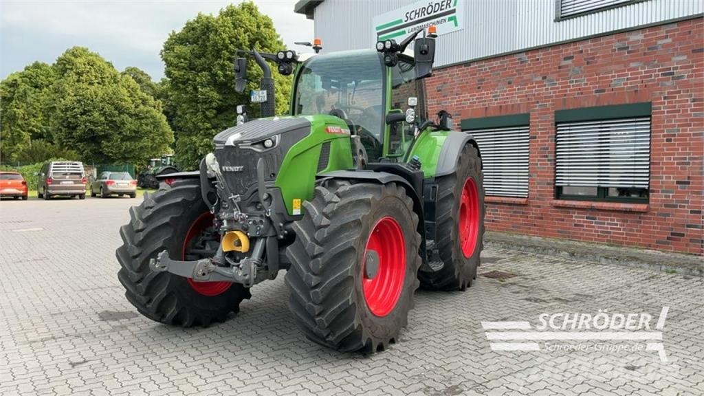 Fendt 728 VARIO GEN7 PROFI PLUS Traktoren
