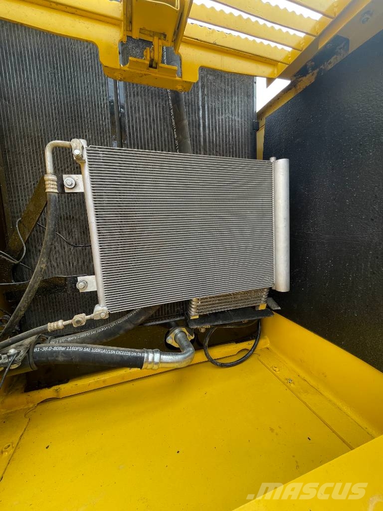Komatsu PC 200 Vidēja lieluma ekskavatori 7 t - 12 t