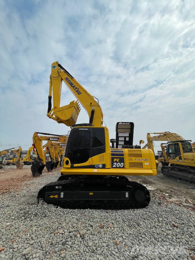 Komatsu PC 200 Vidēja lieluma ekskavatori 7 t - 12 t