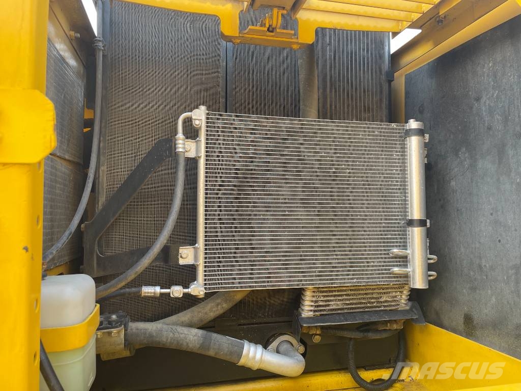 Komatsu PC 200 Vidēja lieluma ekskavatori 7 t - 12 t