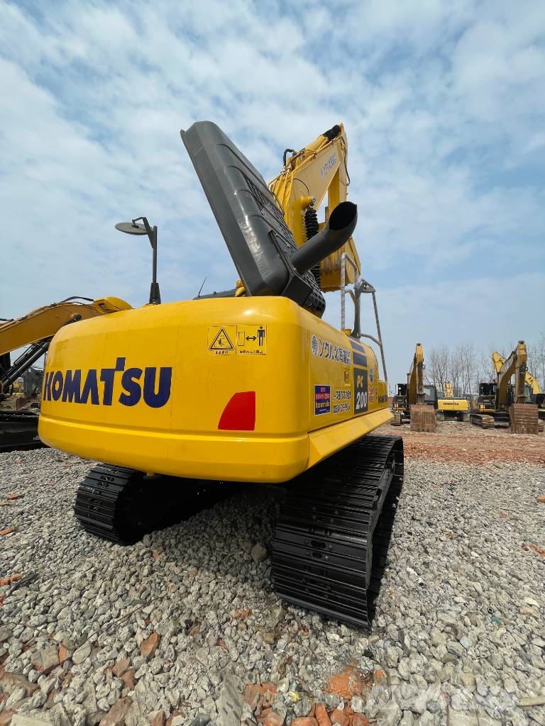 Komatsu PC 200 Vidēja lieluma ekskavatori 7 t - 12 t