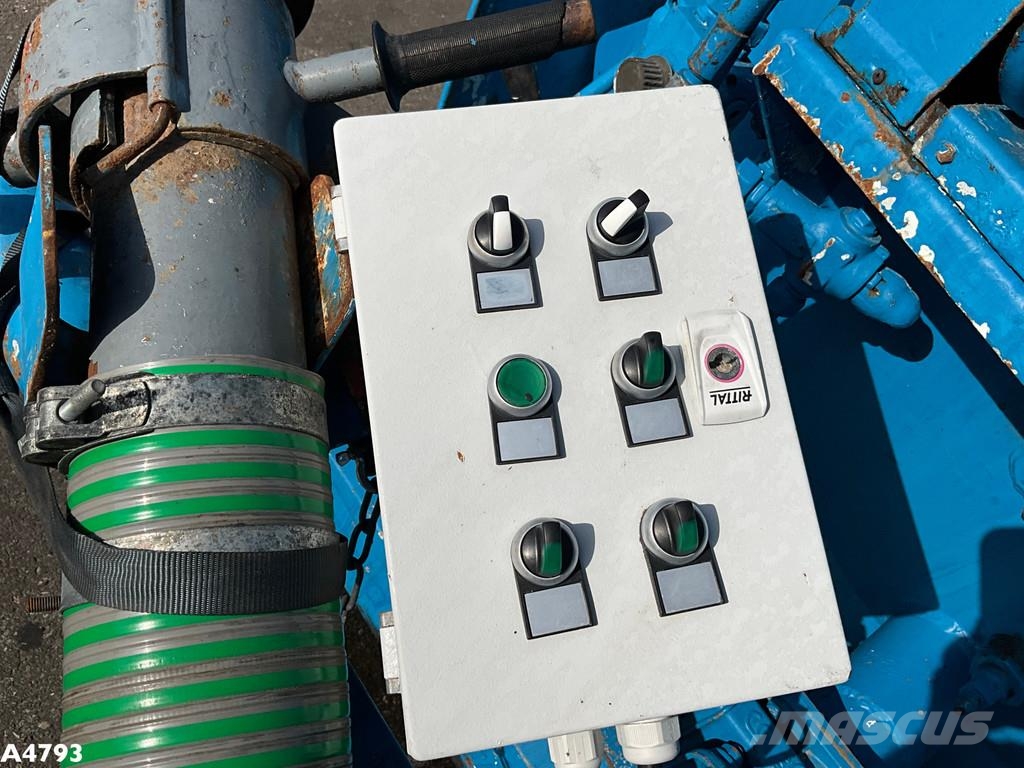Müller Kolkenzuiger unit opgebouwd op een haakslede Camiones aspiradores/combi