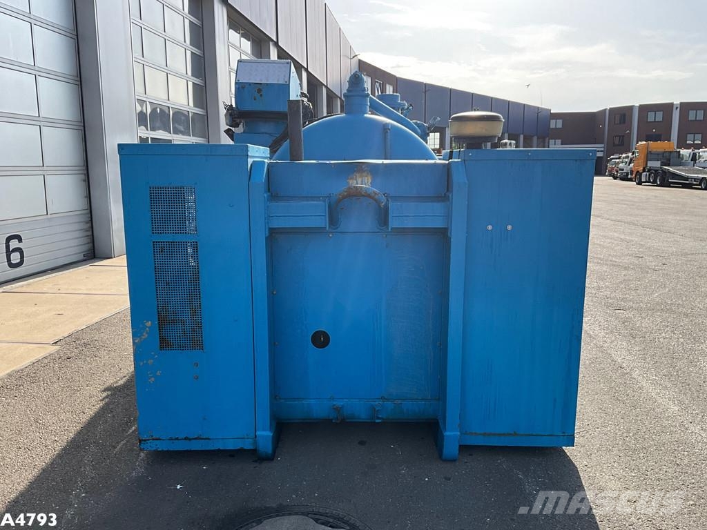 Müller Kolkenzuiger unit opgebouwd op een haakslede Camiones aspiradores/combi