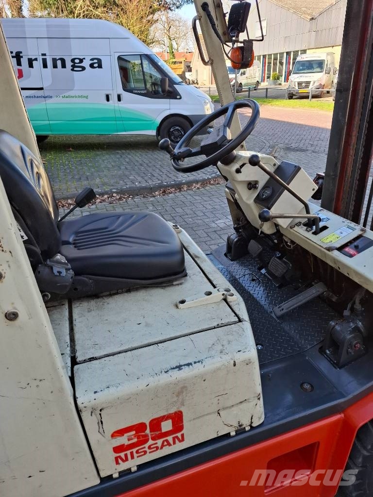 Nissan EFG02A30U Heftruck Diesel forklifts