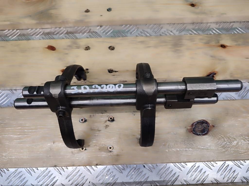 John Deere CKB68579 gear selector fork JOHN DEERE 3200 Transmisiones