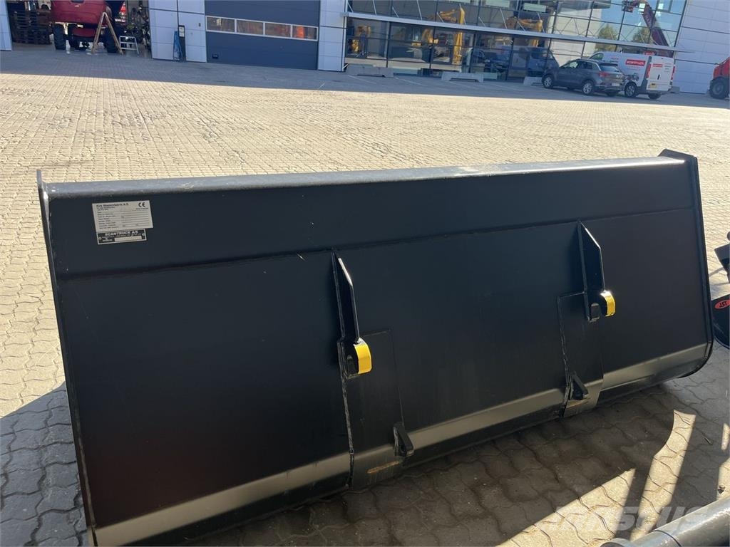 Kirk Maskinfabrik STOR UNIVERSAL SKOVL, KIRK دلاء