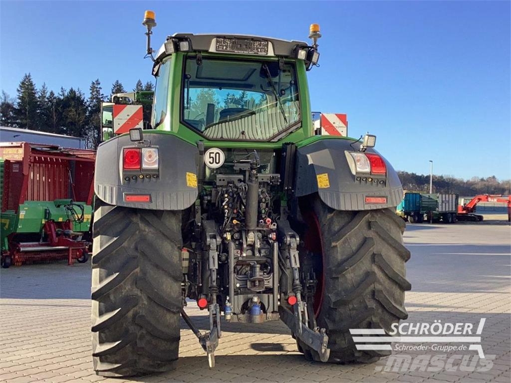 Fendt 824 VARIO S4 PROFI PLUS Tractors