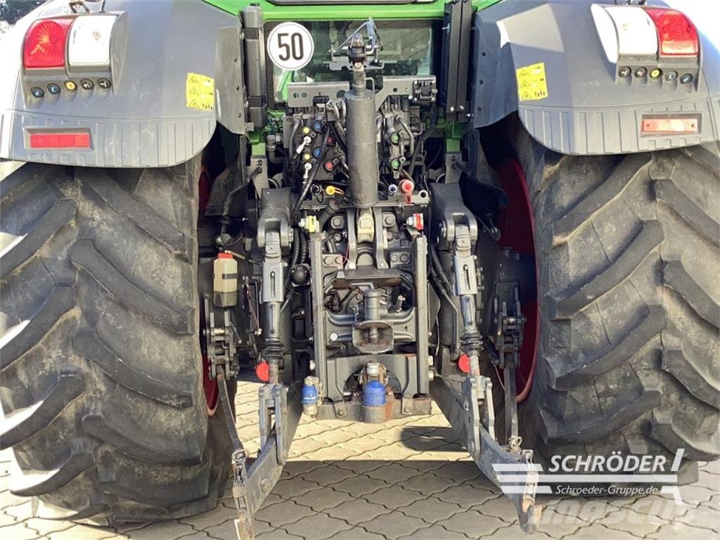 Fendt 824 VARIO S4 PROFI PLUS Tractors