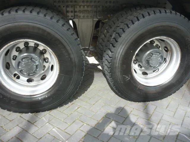 Volvo FM 420 8x4-4 Tridem Hiab 322-6 HI-DUO Camiones caja cerrada