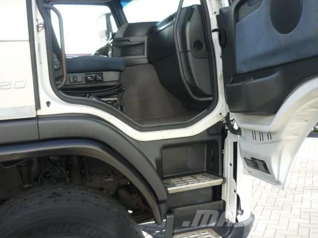 Volvo FM 420 8x4-4 Tridem Hiab 322-6 HI-DUO Camiones caja cerrada