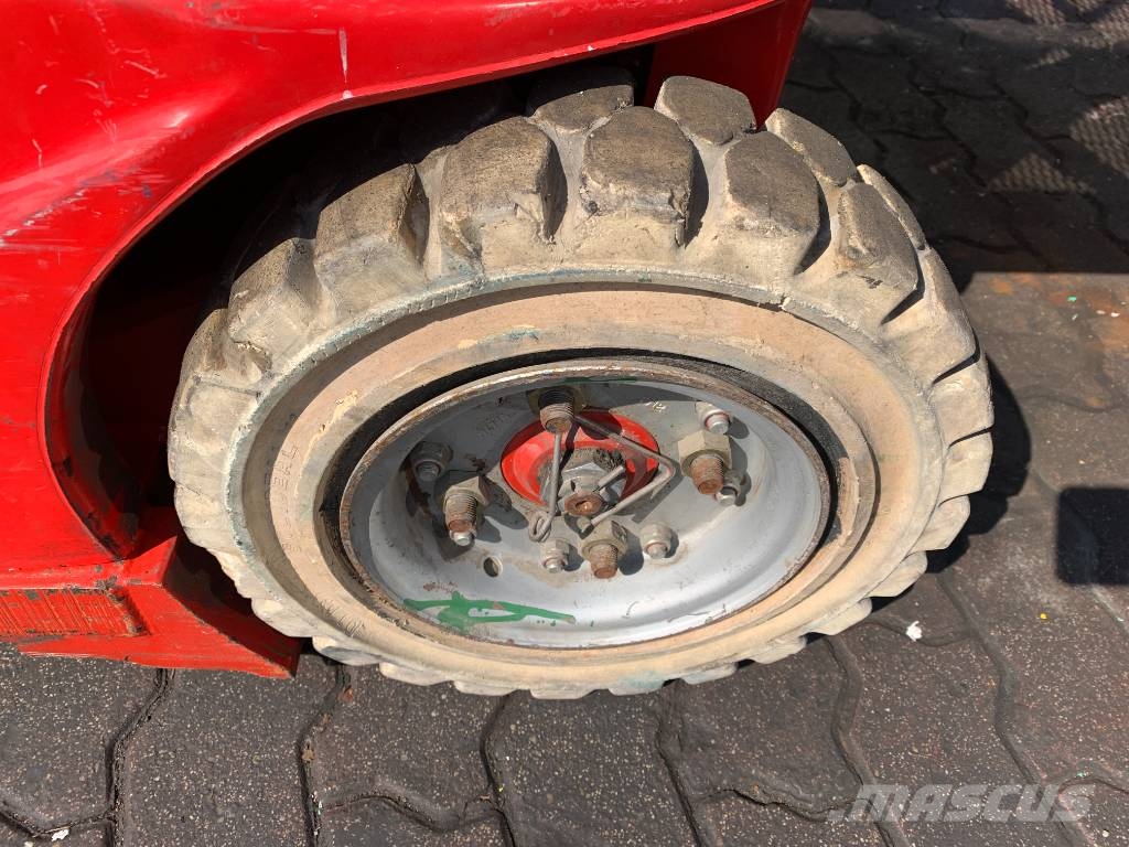 Grove TOUCAN 1100 V-3556 EO Вертикальні щоглові підйомники