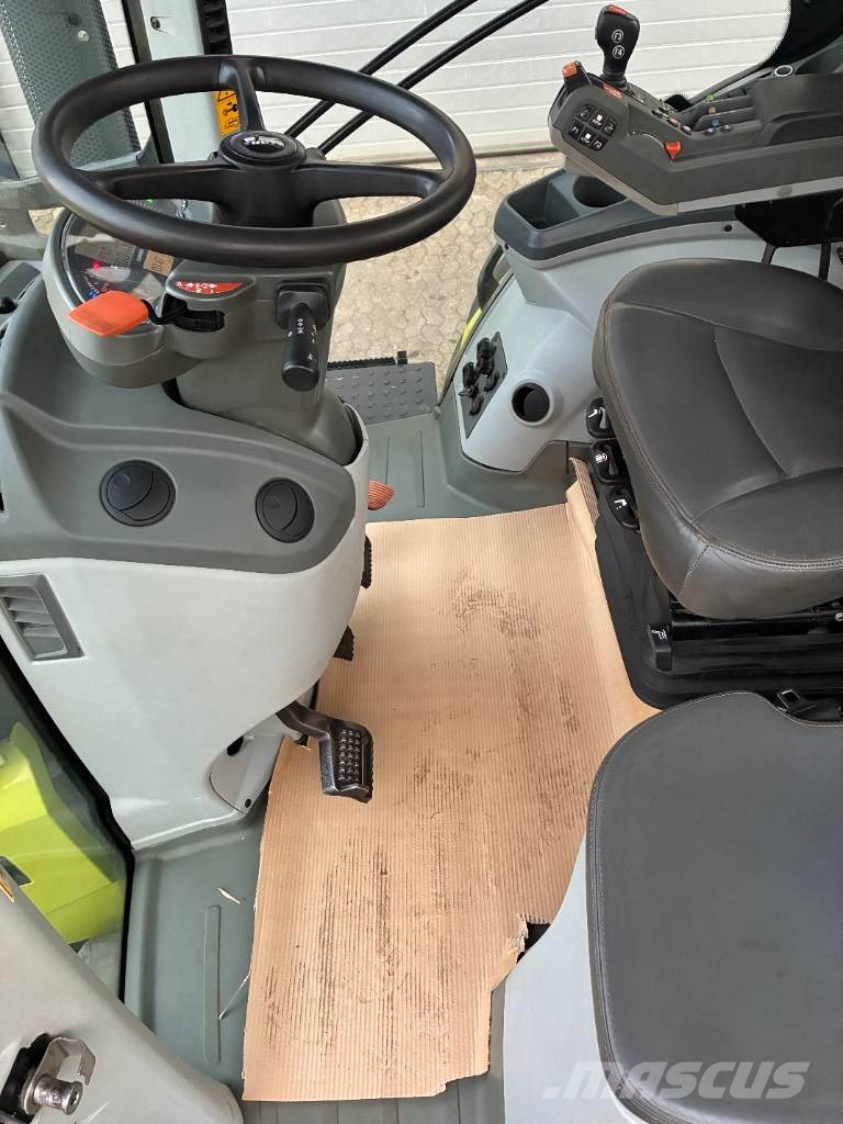 CLAAS Axion 830 CIS+ الجرارات