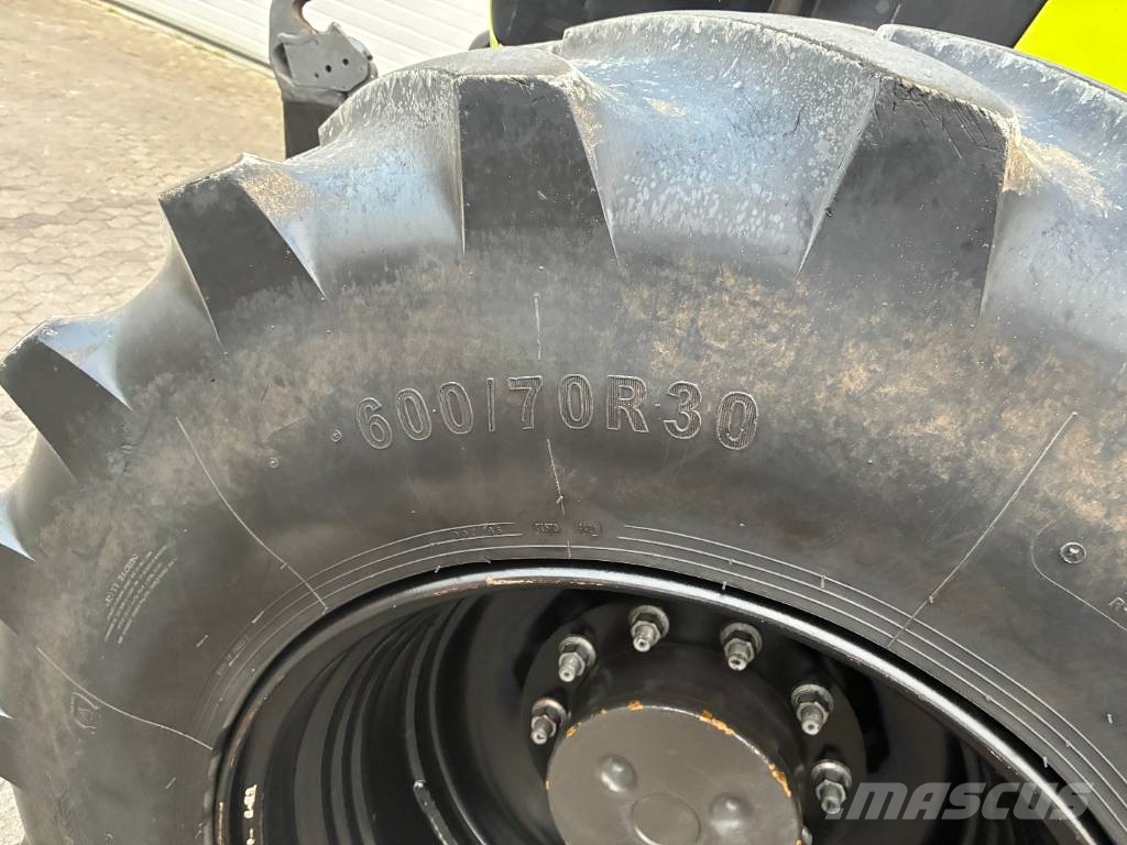 CLAAS Axion 830 CIS+ الجرارات