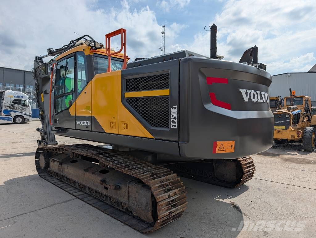 Volvo EC 250 EL حفارات زحافة