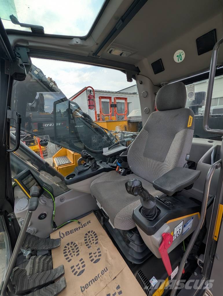 Volvo EC 250 EL حفارات زحافة