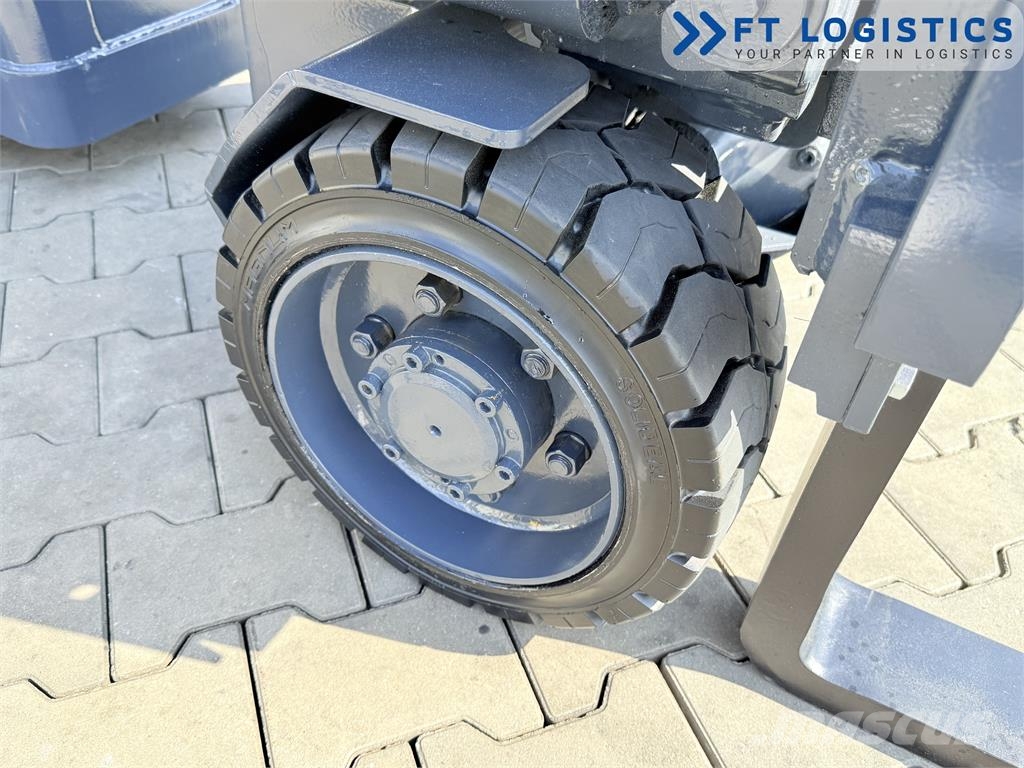 Aisle-Master 25WE | TRIPLEX 6650MM | FREE-LIFT | SIDE-SHIFT Chariot élévateur étroit